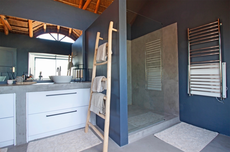 To Let 5 Bedroom Property for Rent in Crofters Valley Western Cape